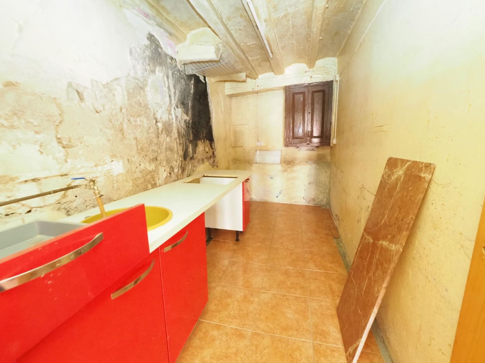 Adosado de 4 habitaciones en La Pobla de Lillet en venta - 61.800 € (Ref: 9908583)