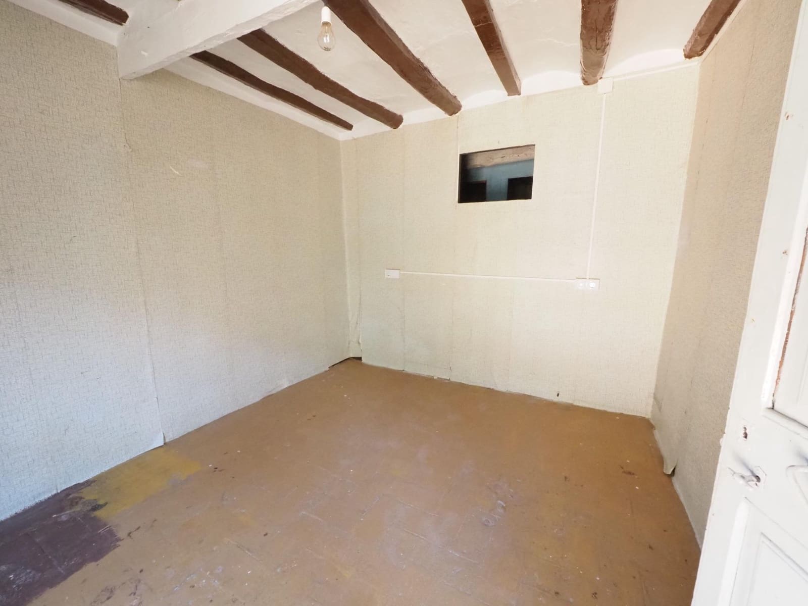 Adosado de 4 habitaciones en La Pobla de Lillet en venta - 61.800 € (Ref: 9908583)