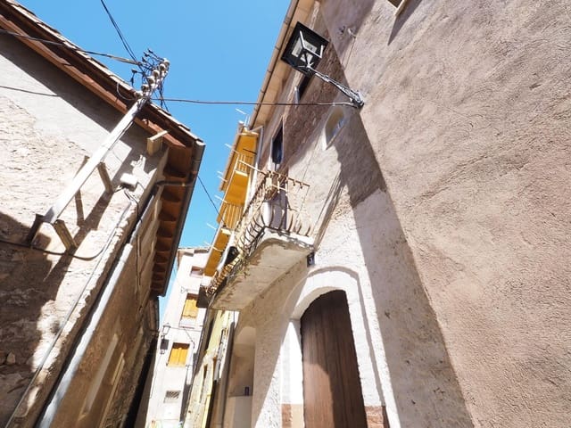 Adosado de 4 habitaciones en La Pobla de Lillet en venta - 61.800 € (Ref: 9908583)