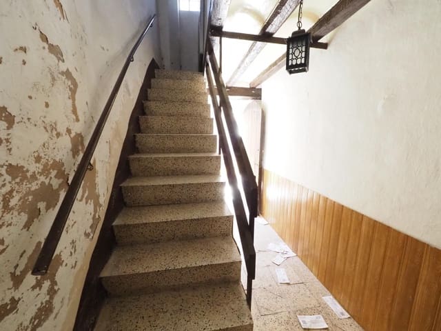 Adosado de 4 habitaciones en La Pobla de Lillet en venta - 61.800 € (Ref: 9908583)