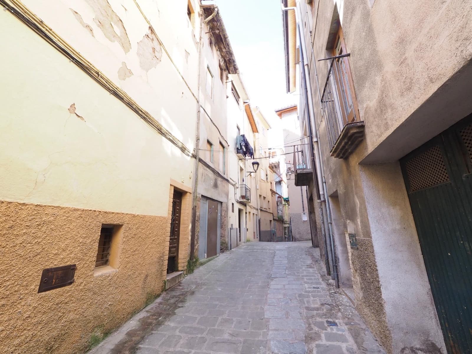 Casa de 3 habitaciones en Berga en venta - 23.900 € (Ref: 9908599)