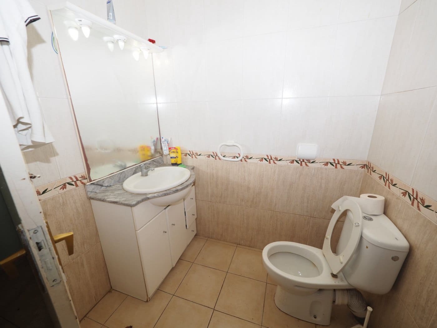 Piso de 3 habitaciones en Terrassa en venta - 115.000 € (Ref: 9908600)