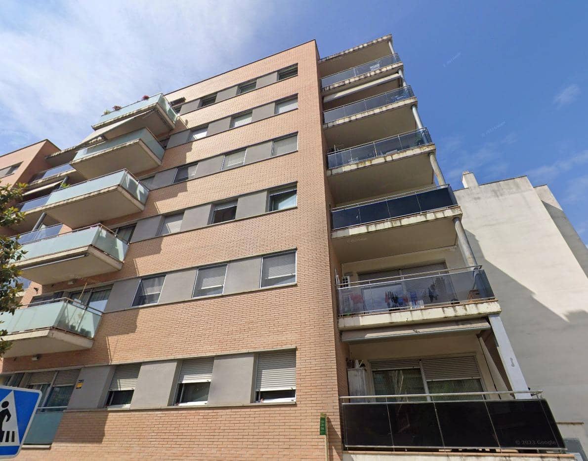 3 bedroom Flat for sale in Montornes del Valles - € 200,000 (Ref: 9908603)