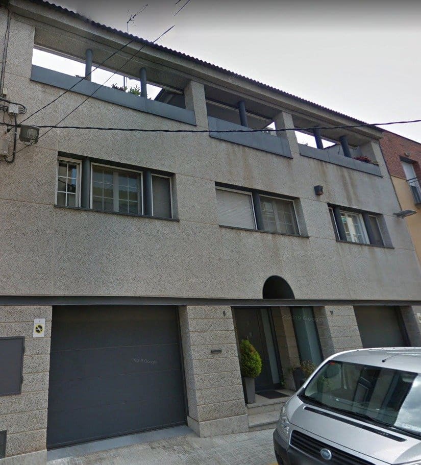 3 slaapkamer Rijtjeshuis te koop in Parets del Valles met zwembad garage - € 350.000 (Ref: 9908606)