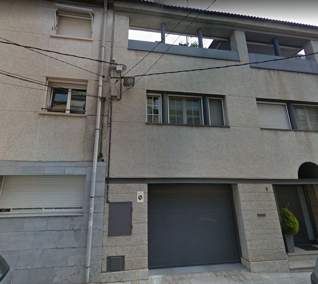 3 slaapkamer Rijtjeshuis te koop in Parets del Valles met zwembad garage - € 350.000 (Ref: 9908606)
