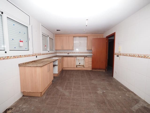 4 chambre Villa/Maison à vendre à Cubelles avec garage - 295 000 € (Ref: 9908615)