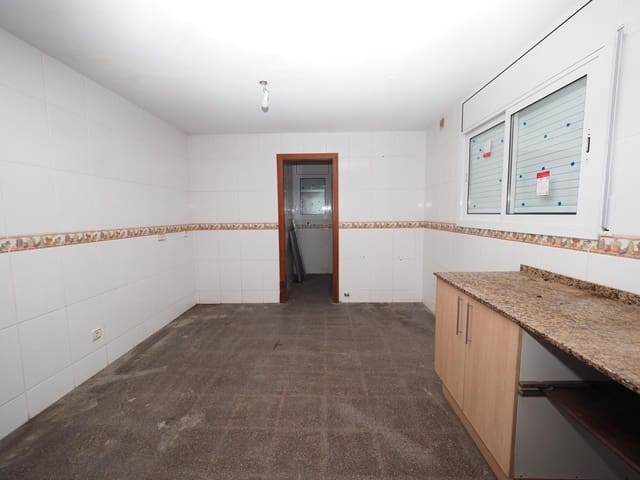 4 chambre Villa/Maison à vendre à Cubelles avec garage - 295 000 € (Ref: 9908615)