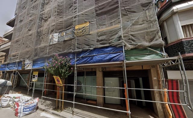 3 bedroom Penthouse for sale in Badalona - € 165,000 (Ref: 9908617)