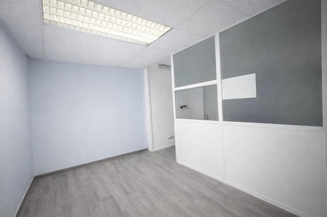 Local Comercial en Mataró en venta - 180.000 € (Ref: 9908620)