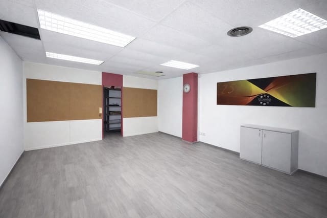 Local Comercial en Mataró en venta - 180.000 € (Ref: 9908620)