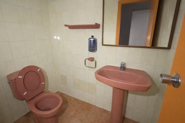 Local Comercial en Mataró en venta - 180.000 € (Ref: 9908620)