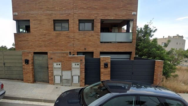 3 bedroom Terraced Villa for sale in Vilanova i la Geltrú - € 273,000 (Ref: 9908623)