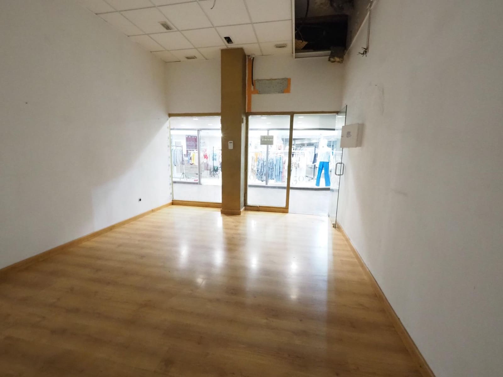 Commercial for sale in Manresa - € 19,000 (Ref: 9908637)