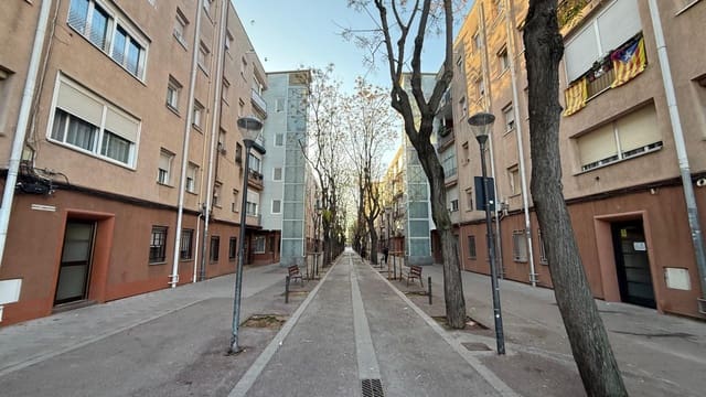 3 slaapkamer Flat te koop in Sabadell - € 109.000 (Ref: 9908639)