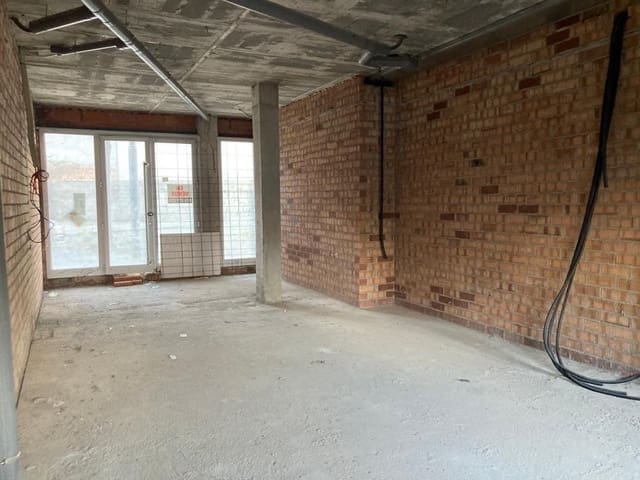 Commercial for sale in Manresa - € 59,900 (Ref: 9908640)