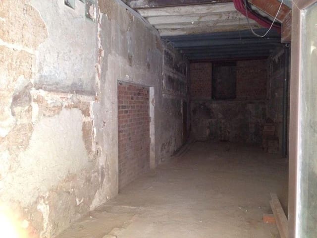 Commercial for sale in Berga - € 23,000 (Ref: 9908661)