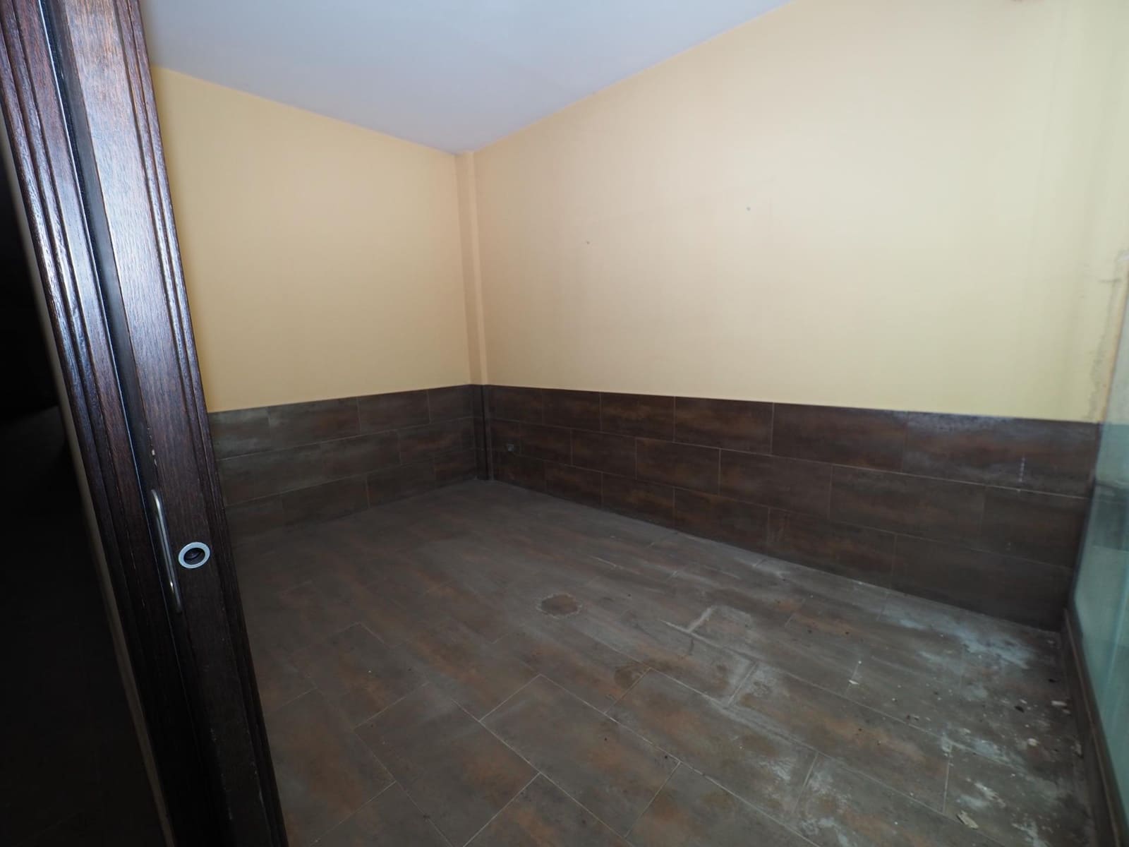 Commercial for sale in Terrassa - € 79,000 (Ref: 9908664)