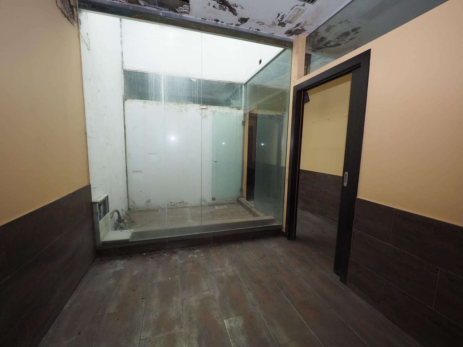 Commercial for sale in Terrassa - € 79,000 (Ref: 9908664)