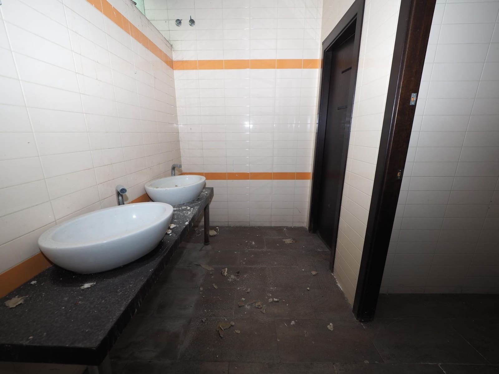 Commercial for sale in Terrassa - € 79,000 (Ref: 9908664)