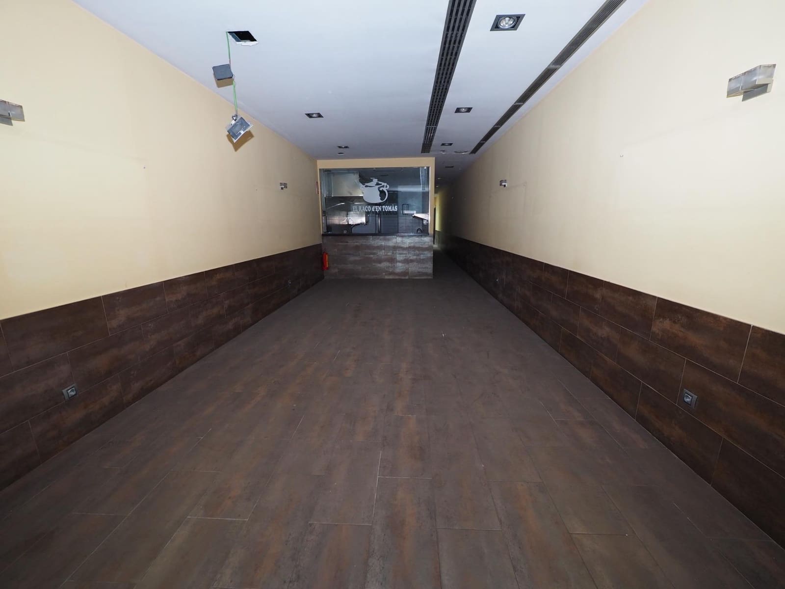 Commercial for sale in Terrassa - € 79,000 (Ref: 9908664)