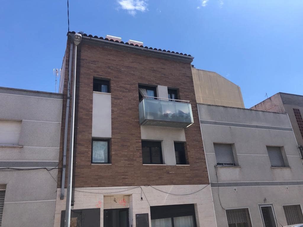Casa en Sabadell en venta - 369.000 € (Ref: 9908677)