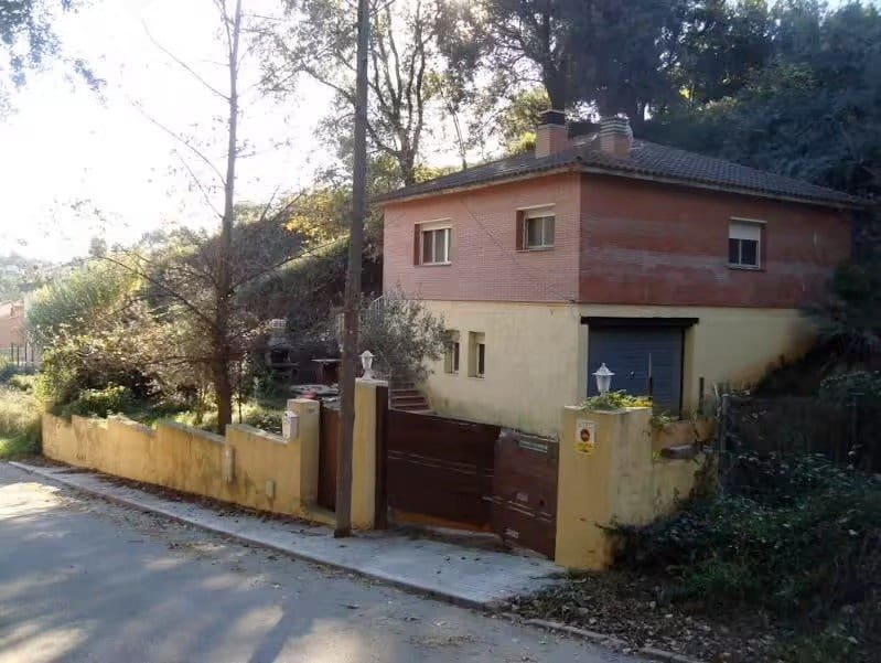 3 chambre Villa/Maison à vendre à Castellar del Valles avec garage - 231 000 € (Ref: 9908679)