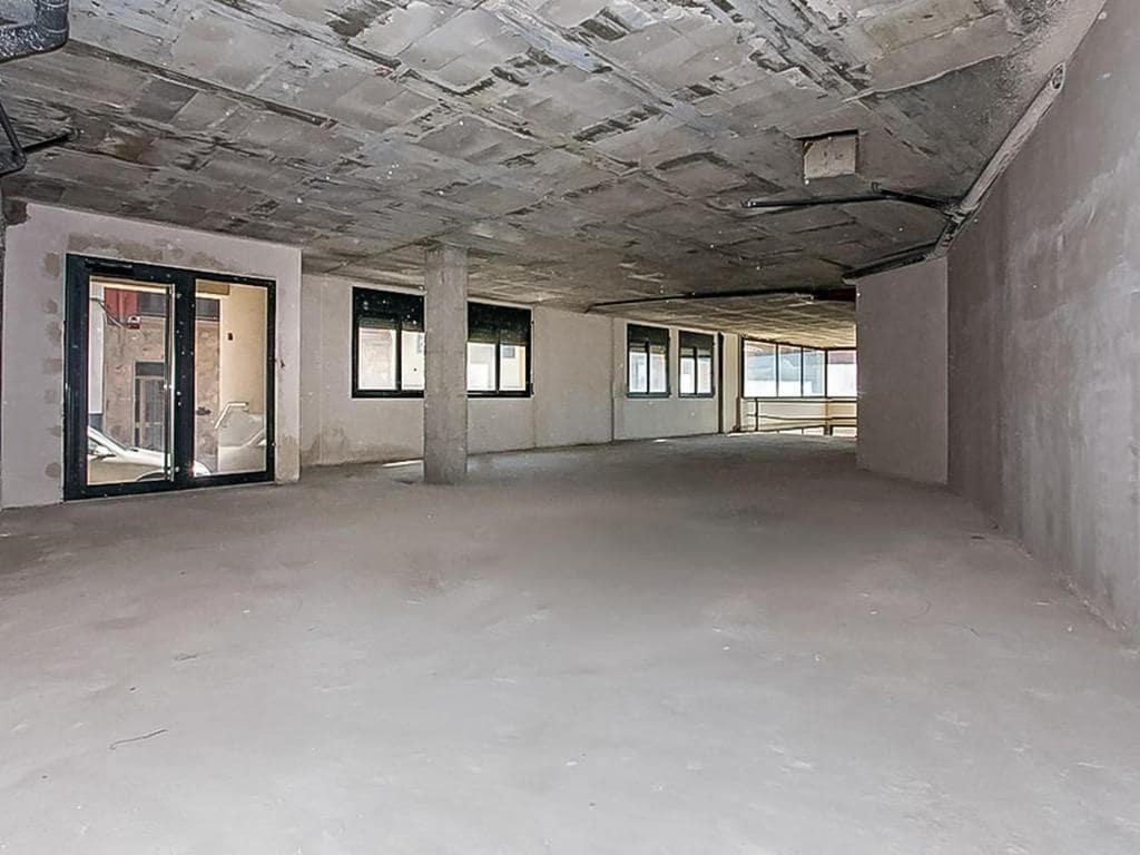 Commercial for sale in Sallent - € 159,000 (Ref: 9908684)