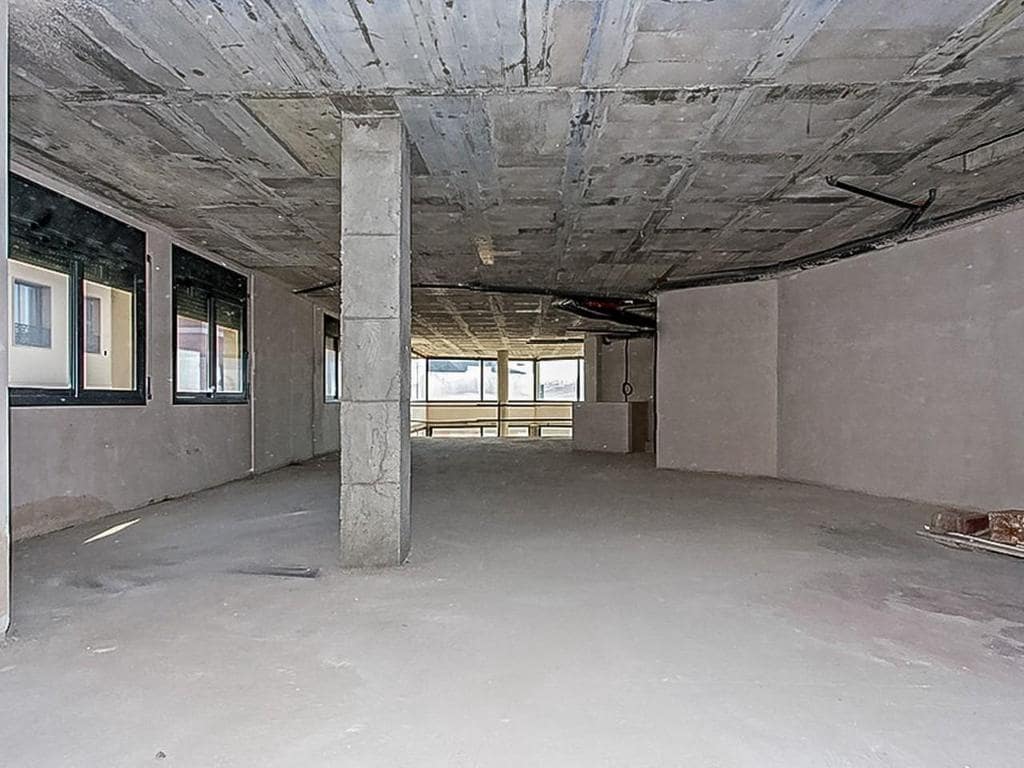 Commercial for sale in Sallent - € 159,000 (Ref: 9908684)