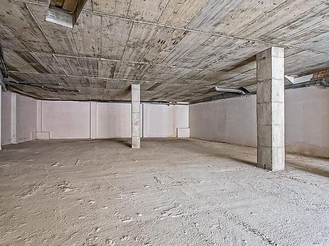 Commercial for sale in Sallent - € 159,000 (Ref: 9908684)