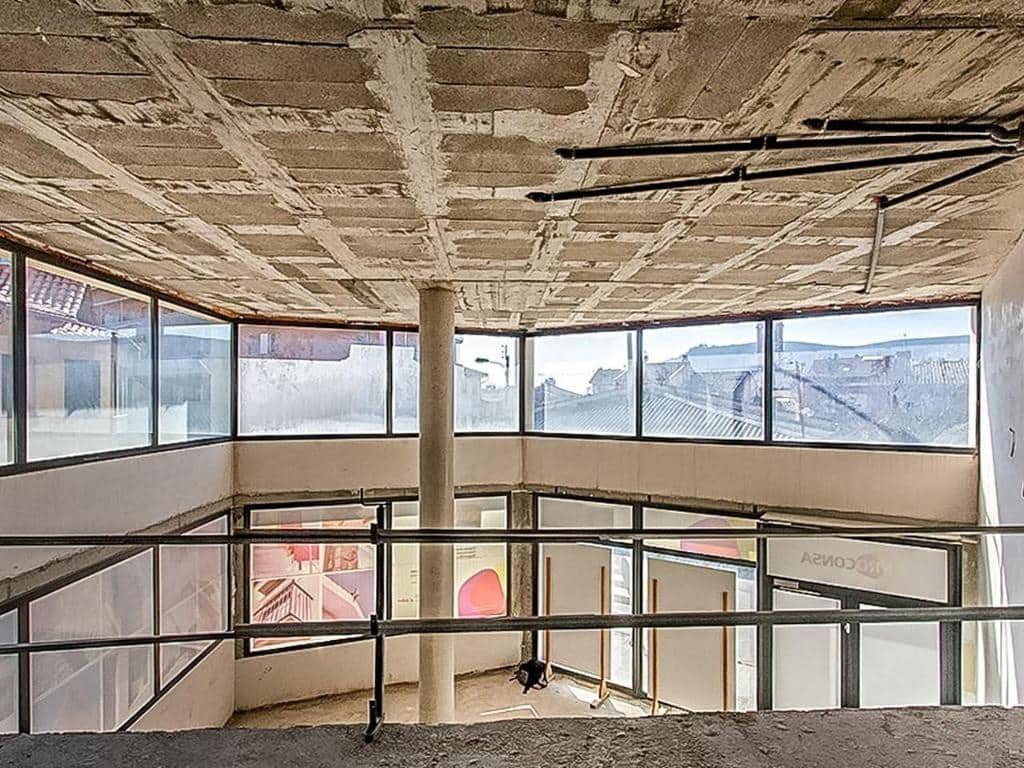 Commercial for sale in Sallent - € 159,000 (Ref: 9908684)