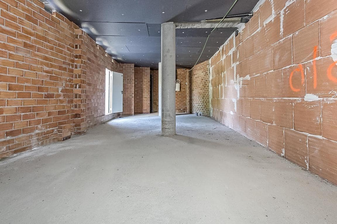 Commercial for sale in Manresa - € 89,000 (Ref: 9908691)