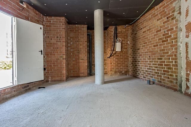 Commercial for sale in Manresa - € 89,000 (Ref: 9908691)