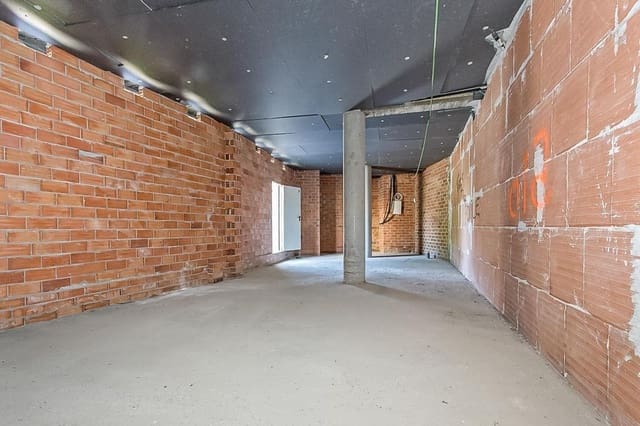 Commercial for sale in Manresa - € 89,000 (Ref: 9908691)
