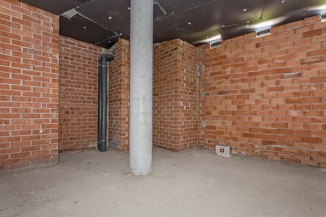 Commercial for sale in Manresa - € 89,000 (Ref: 9908691)