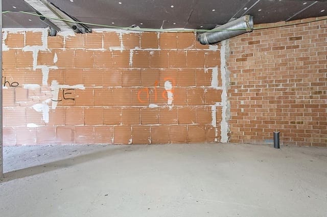 Commercial for sale in Manresa - € 89,000 (Ref: 9908691)