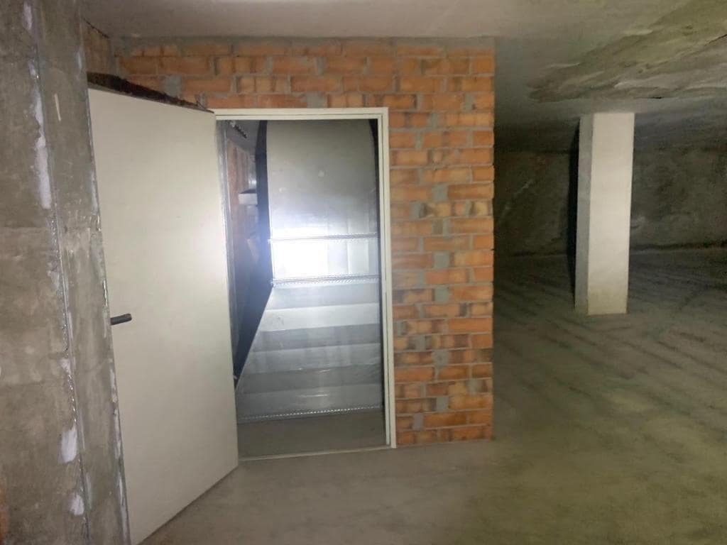 Commercial for sale in Berga - € 589,500 (Ref: 9908695)