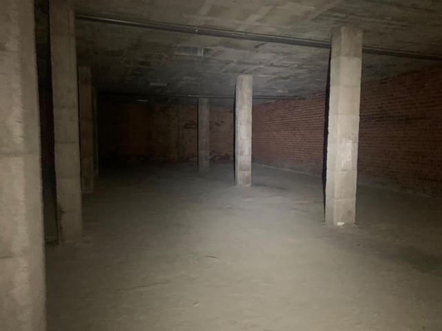 Commercial for sale in Berga - € 589,500 (Ref: 9908695)