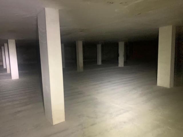 Commercial for sale in Berga - € 589,500 (Ref: 9908695)