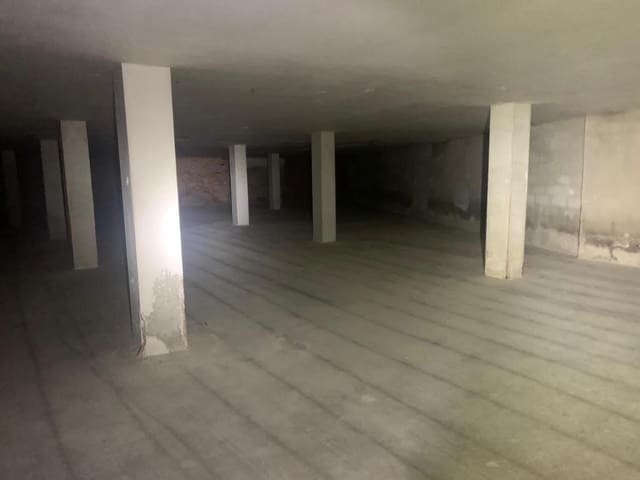 Commercial for sale in Berga - € 589,500 (Ref: 9908695)