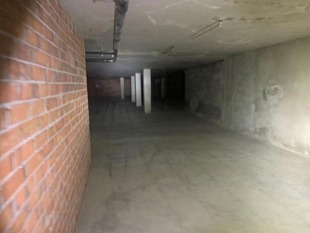 Commercial for sale in Berga - € 589,500 (Ref: 9908695)