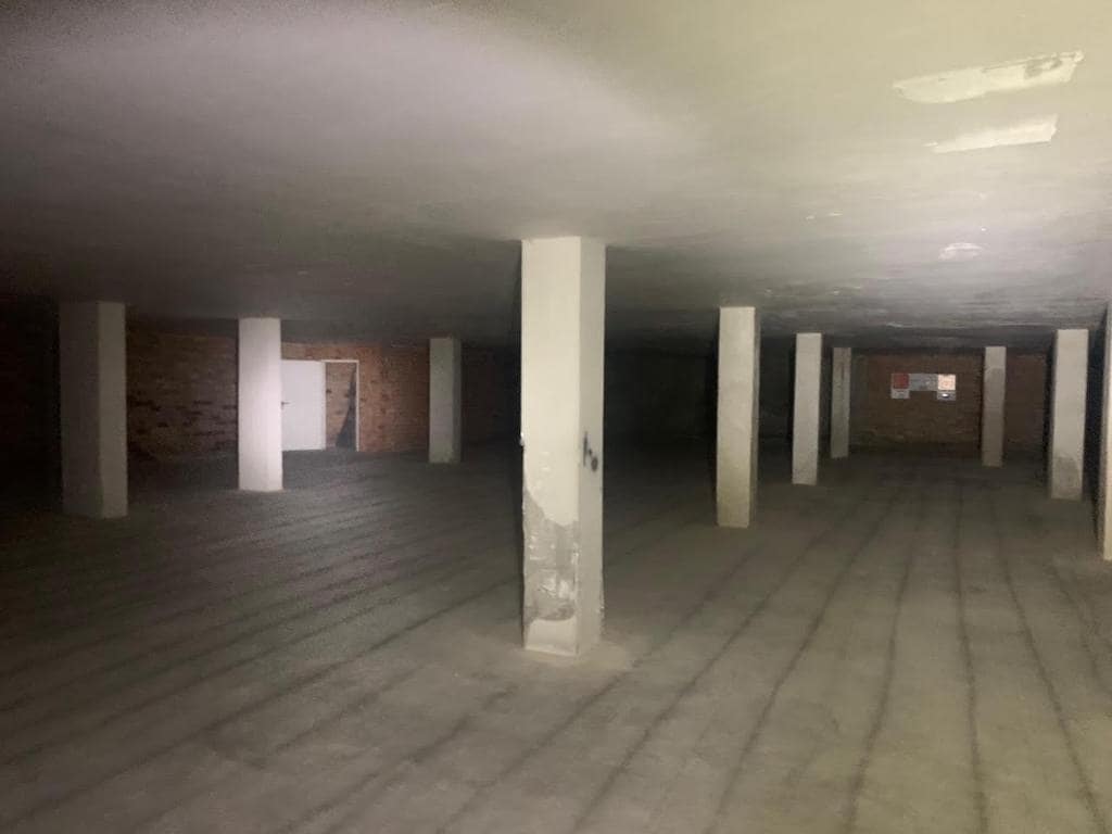 Commercial for sale in Berga - € 589,500 (Ref: 9908695)