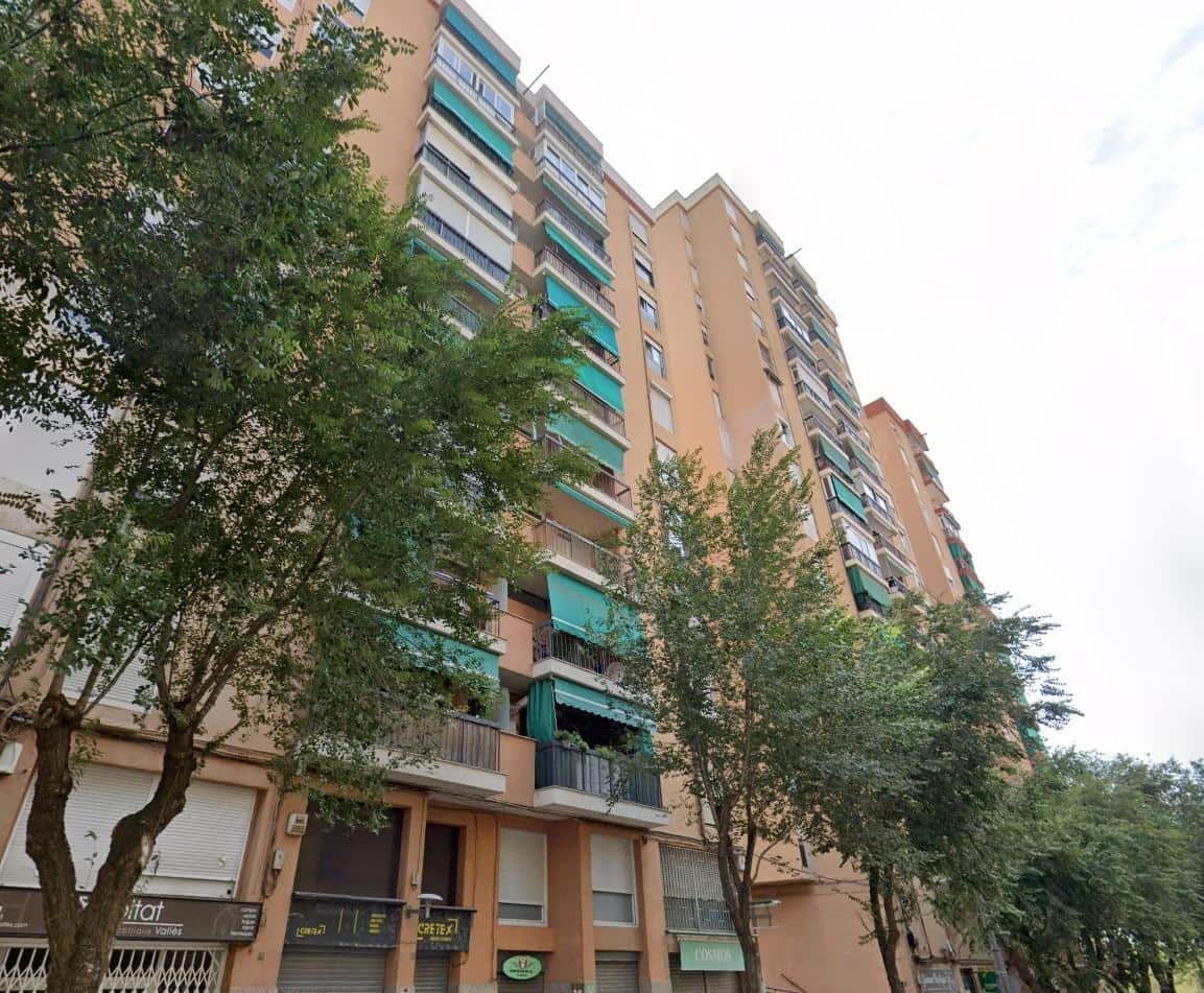 Piso de 3 habitaciones en Sabadell en venta - 215.000 € (Ref: 9908704)