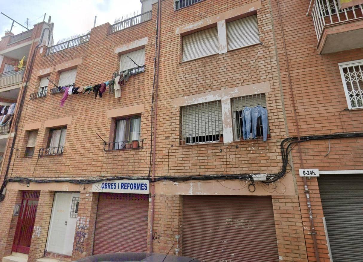 Piso de 3 habitaciones en Badalona en venta - 155.000 € (Ref: 9908711)