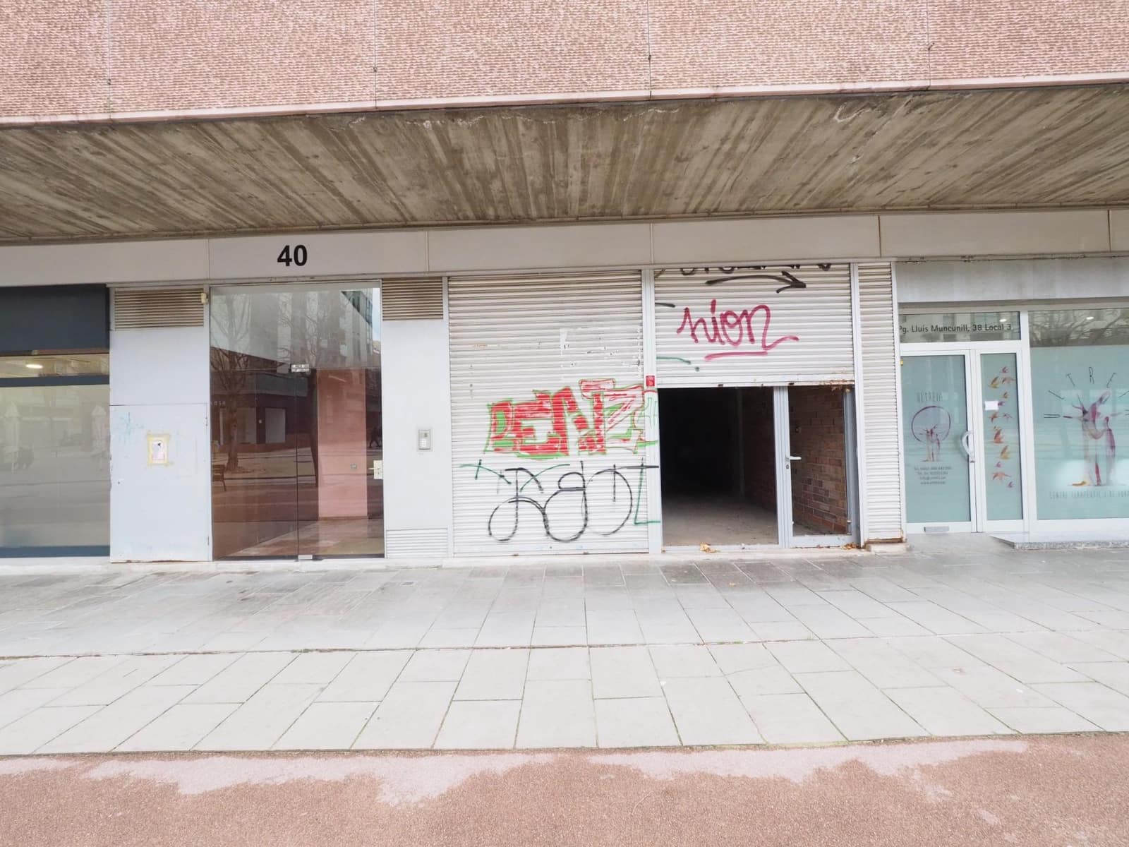 Commercial for sale in Terrassa - € 87,500 (Ref: 9908720)
