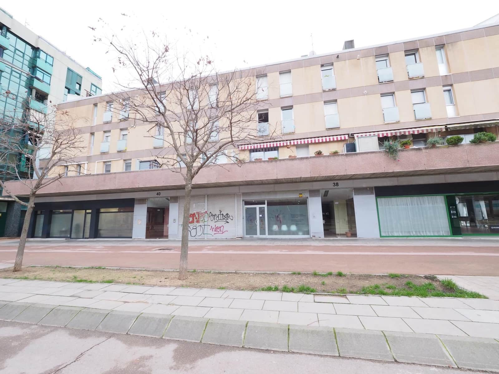 Commercial for sale in Terrassa - € 87,500 (Ref: 9908720)