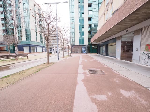 Komercyjne na sprzedaż w Terrassa - 87 500 € (Ref: 9908720)
