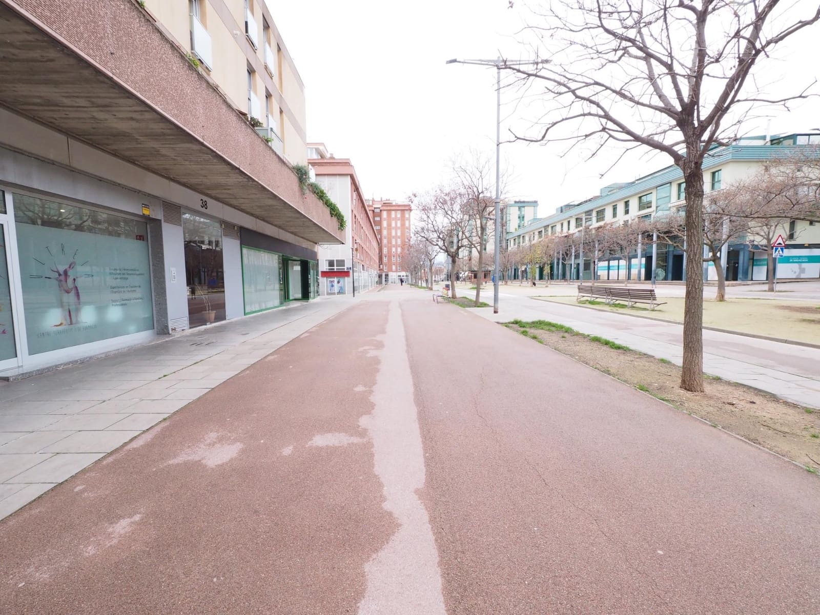 Commercial for sale in Terrassa - € 87,500 (Ref: 9908720)