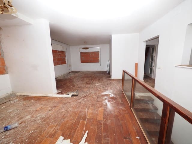 7 makuuhuone Huvila myytävänä paikassa Olesa de Bonesvalls mukana uima-altaan - 425 000 € (Ref: 9908722)