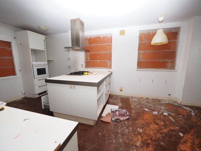7 makuuhuone Huvila myytävänä paikassa Olesa de Bonesvalls mukana uima-altaan - 425 000 € (Ref: 9908722)