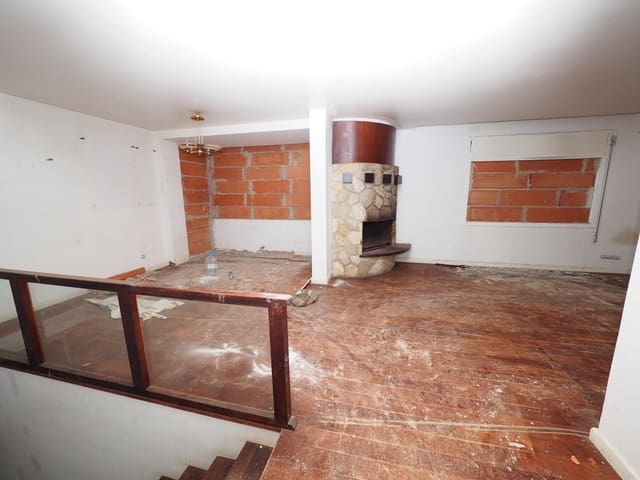 7 makuuhuone Huvila myytävänä paikassa Olesa de Bonesvalls mukana uima-altaan - 425 000 € (Ref: 9908722)